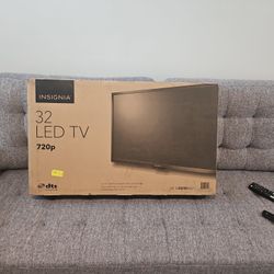 32" LED TV Insignia