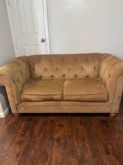 Tufted Chesterfield Loveseat