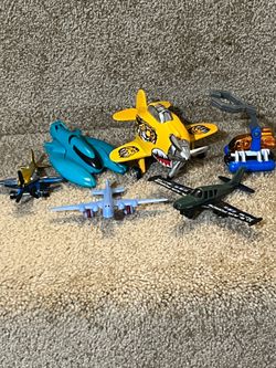 Planes lot of 6 plastic & Diecast Hot wheels McDonald’s military plane