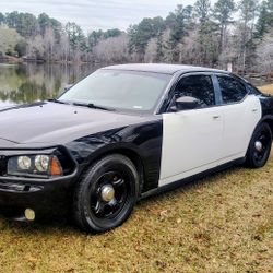 NICE - 5.7 HEMI POLICE  PURSUIT - NEW MOTOR - LOW MILES
