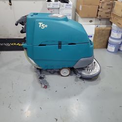FLOOR SCRUBBER   T5  RECONDITIONED