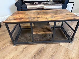 Coffee table. Pick up in Sylmar
