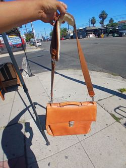 Bric's

Leather Briefcase