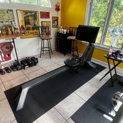Peloton Row 2023, ~108 Rides, Great Shape – Akron