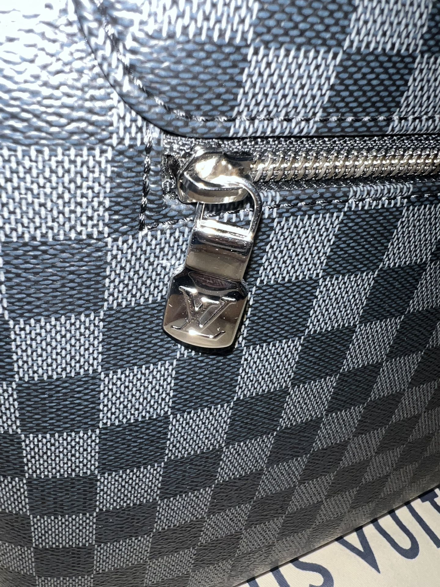 Louis Vuitton Messenger Bag - District PM Damier Graphite (Men's/Unisex)  for Sale in Houston, TX - OfferUp