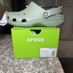 Size6y Crocs 