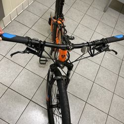 29 Inch 24 Speed Trek Bicycle with disc brakes and Rack