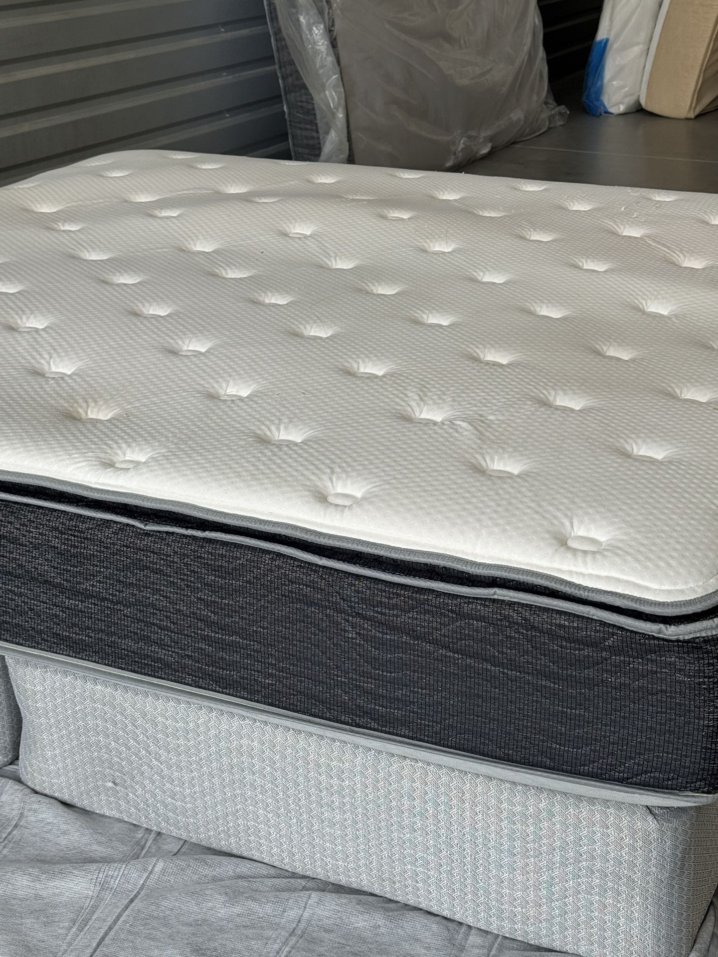 USED KING SIZE PILLOWTOP MATTRESS WITH BOX SPRINGS DELIVERY 🚚 AVAILABLE