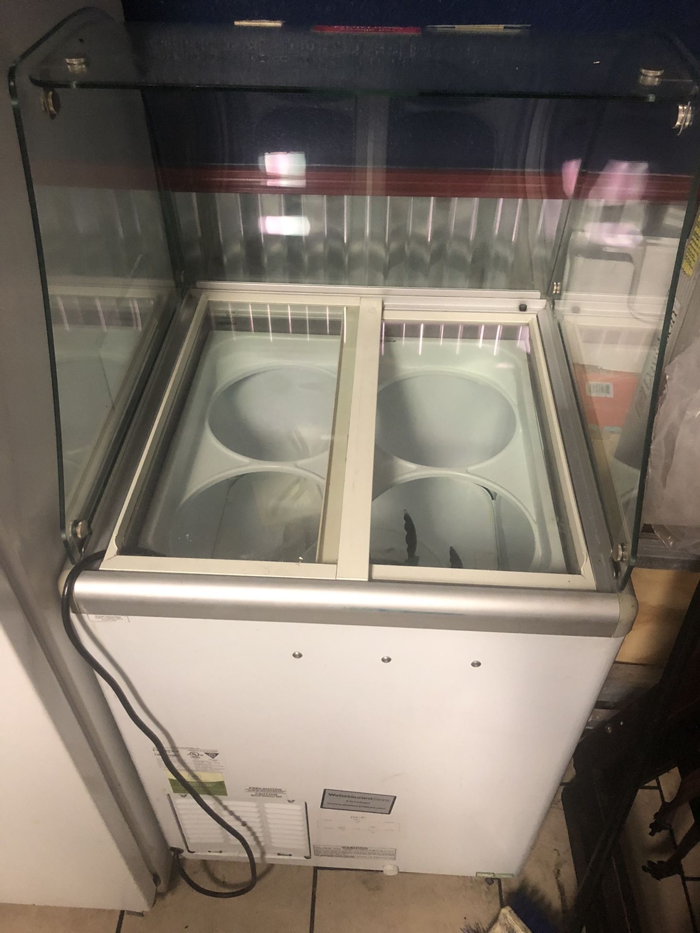 Great condition, icecream or yogurt freezer