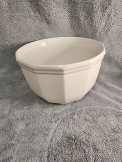 Pfaltzgraff Heritage White Stoneware Salad/Serving Bowl – Octagonal – 10"