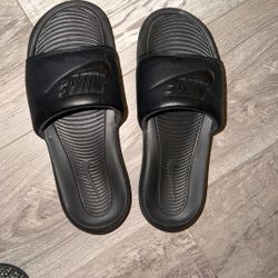 Nike slippers