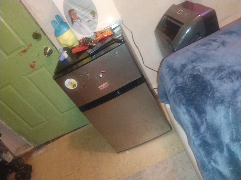 Refrigerator (Mini)