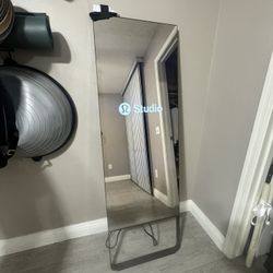 The Mirror lululemon Studio