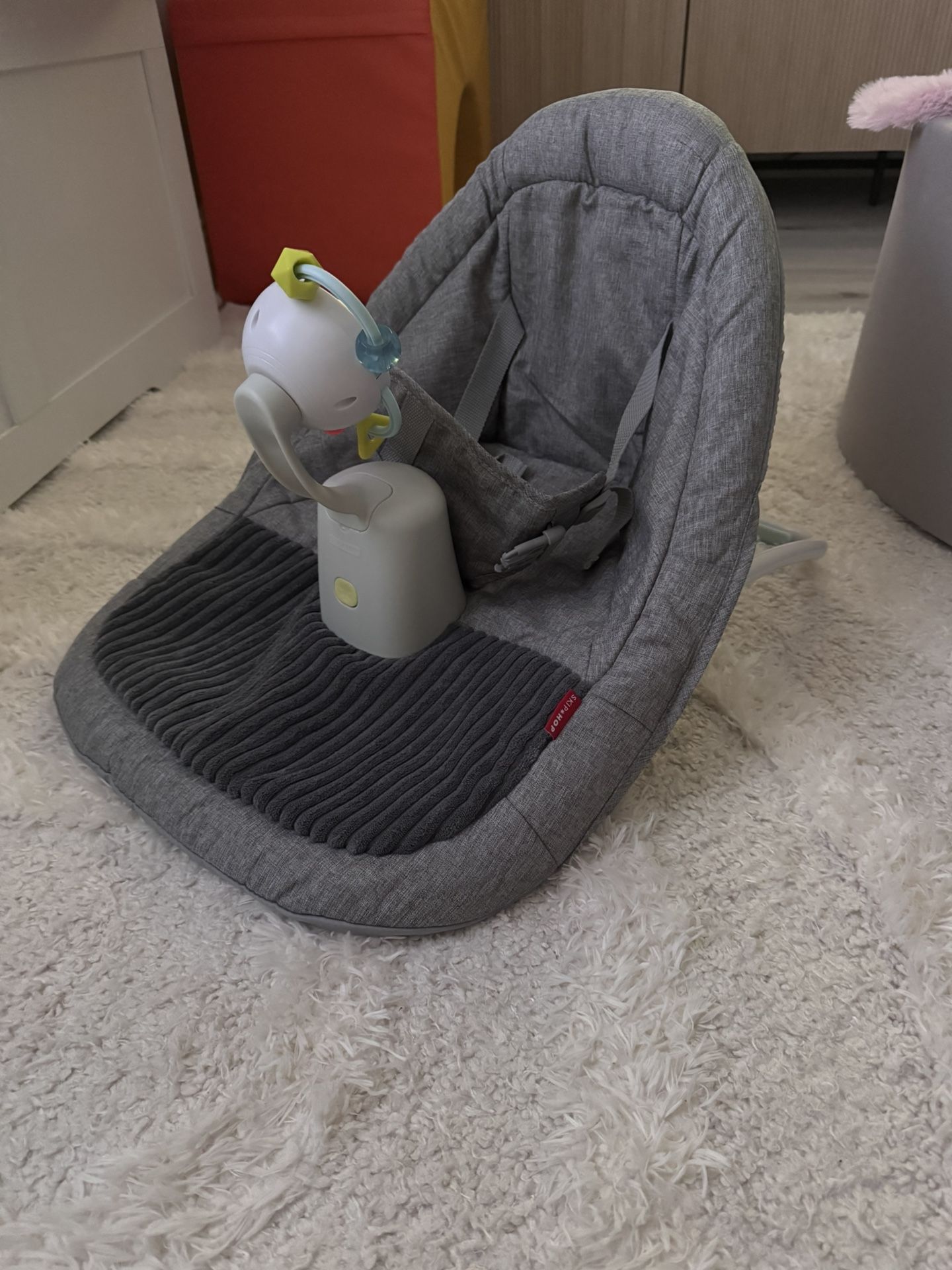 Skip hop floor Seat
