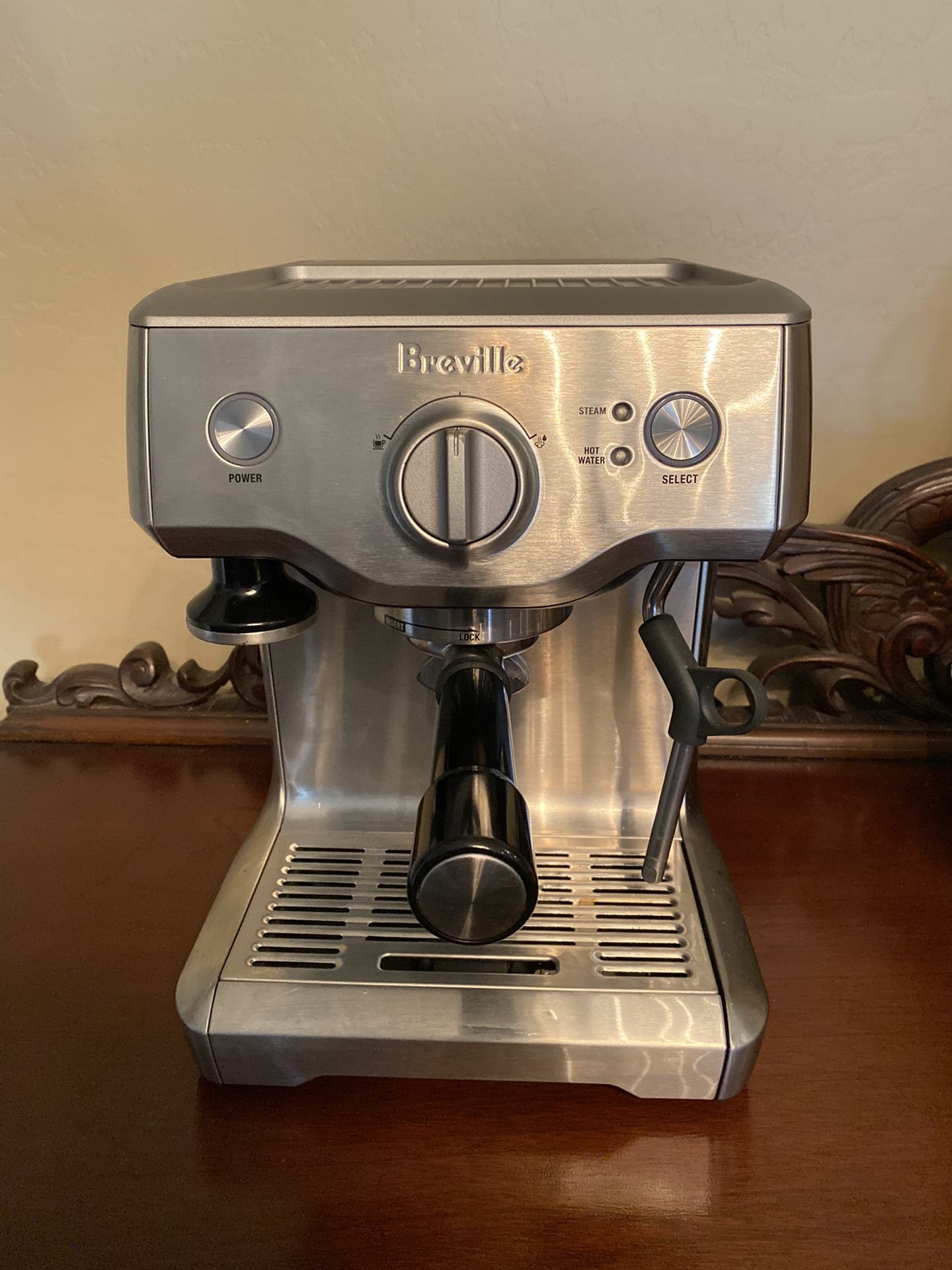 Espresso Machine Breville bes840XL/A The Infuser for Sale in Chandler