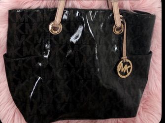 Shiny purse