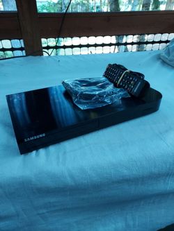 Samsung bluray player with hdmi cord and remote