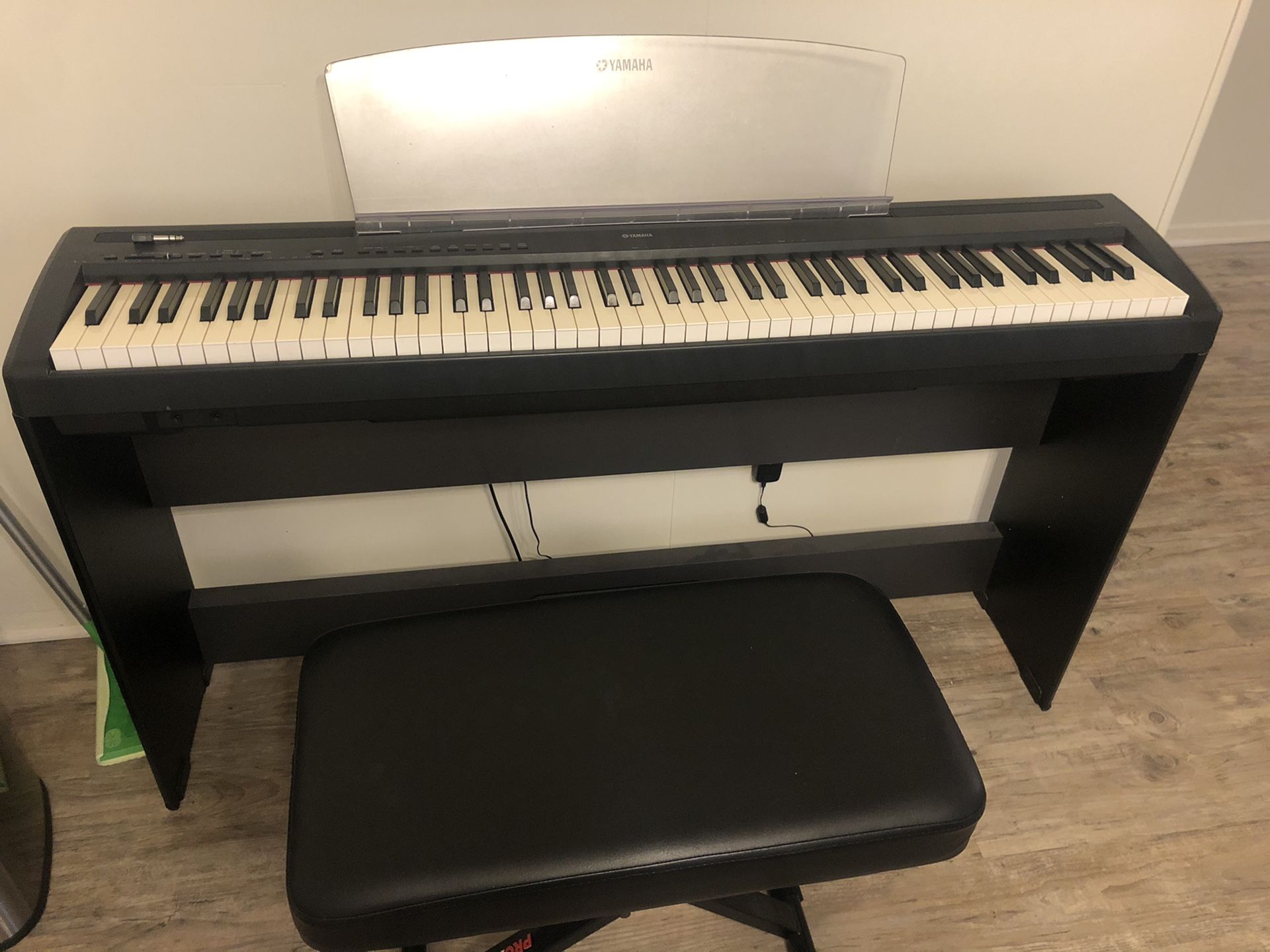 Yamaha P95 Keyboard and stand