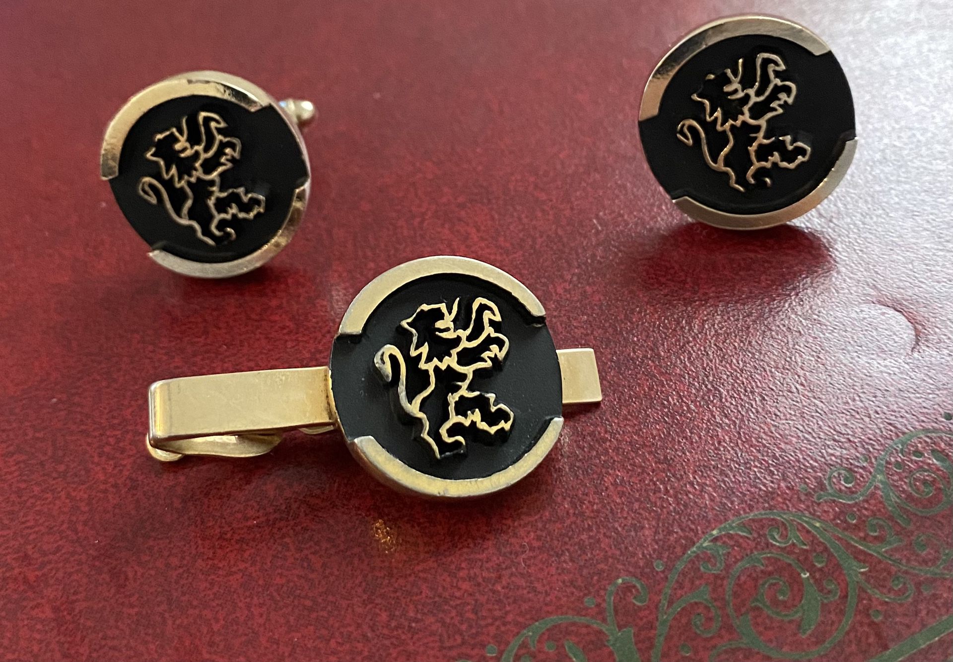 Vintage Cuff Links And Tie Clip 
