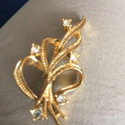  Vintage ,Garry's Brooche