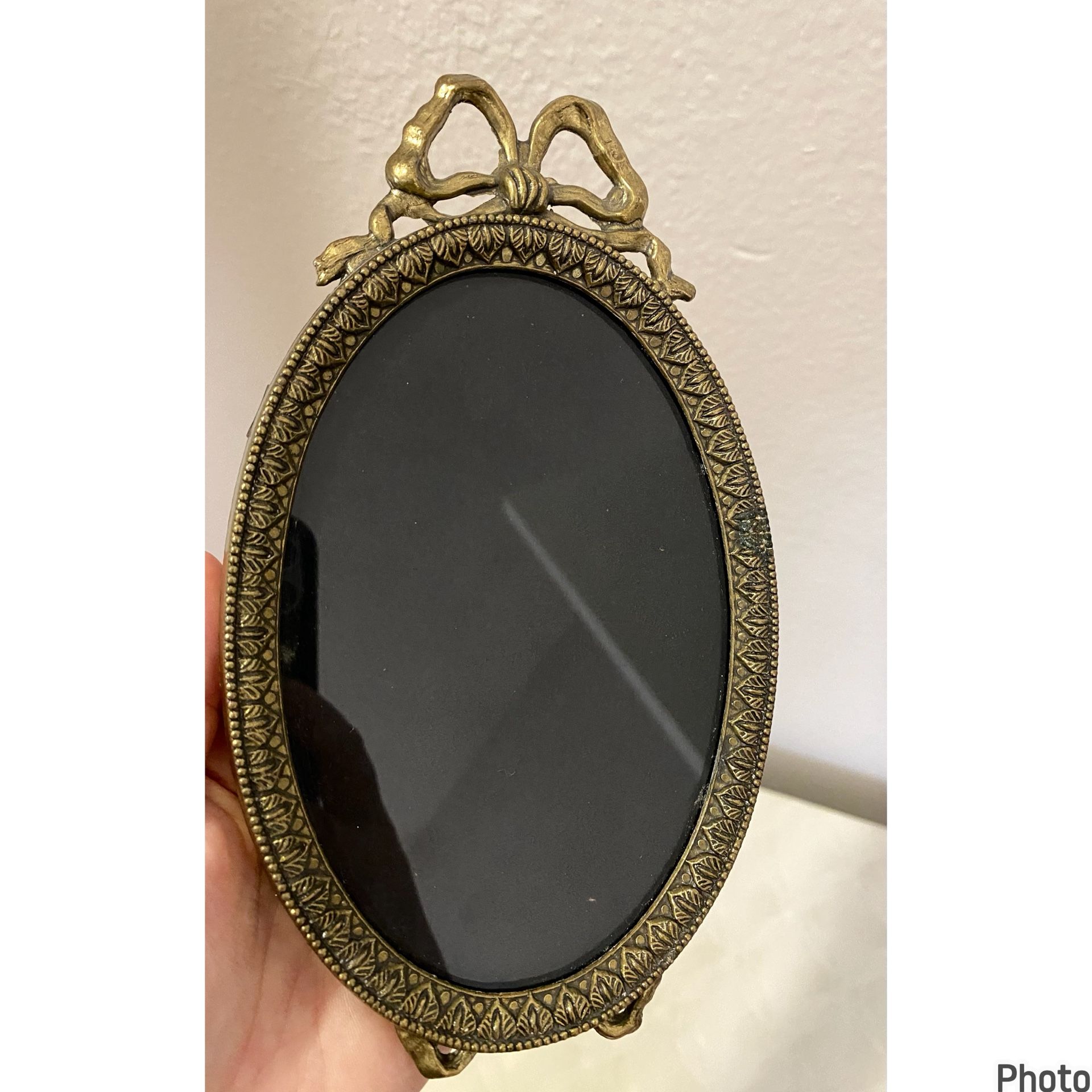 🌿 Small vintage brass made in Italy bow frame 