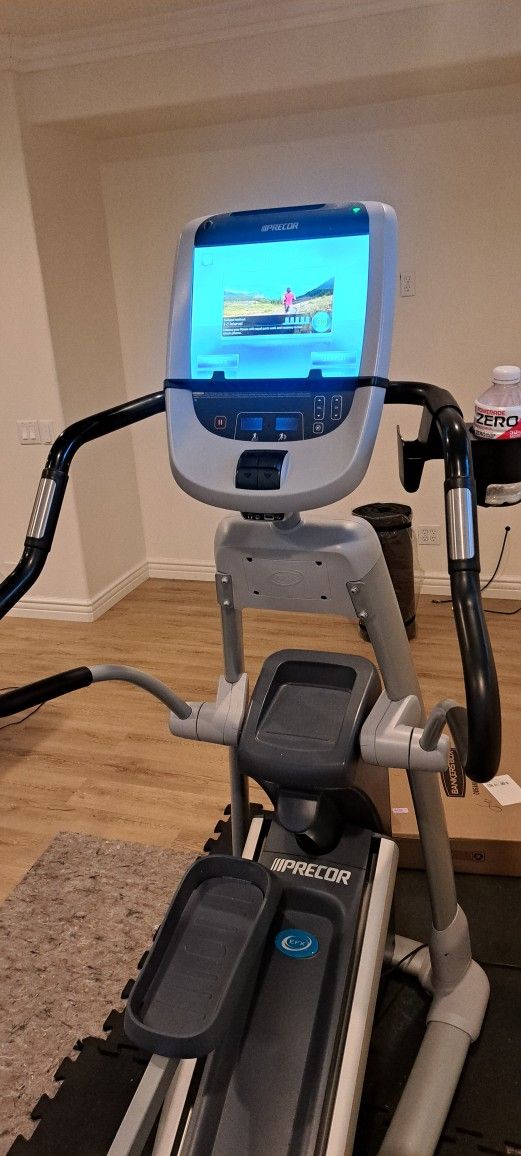 Precor EFX E85 ELLIPTICAL CROSS TRAINER