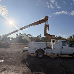 2012 VERSALIFT VST40I BOOM TRUCK