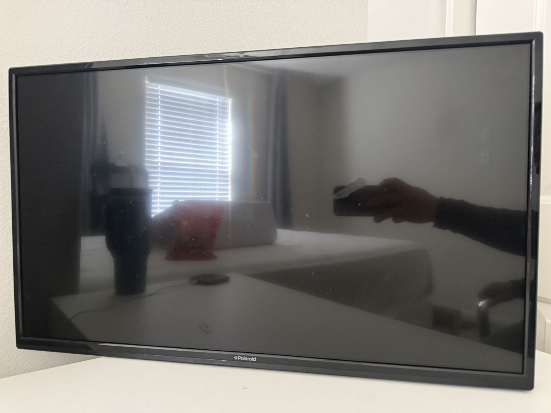 32” Polaroid LED TV – Great Condition