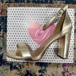 BRAND NEW gold heels