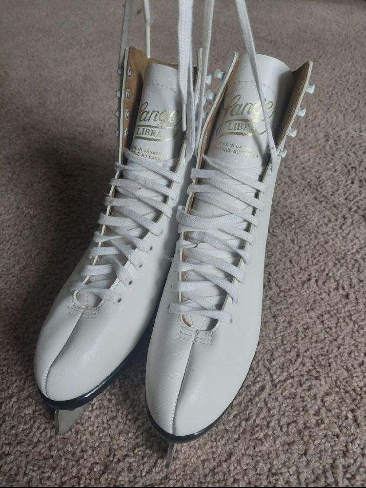 Size 9 Women’s Figure Skates