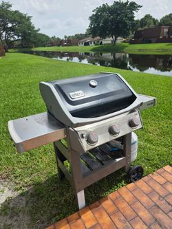 Weber II grill only 1 owner works perfect