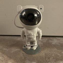 Astronaut Night Light with Remote, Brand Unknown