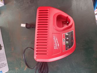 Milwaukee M12 Charger 