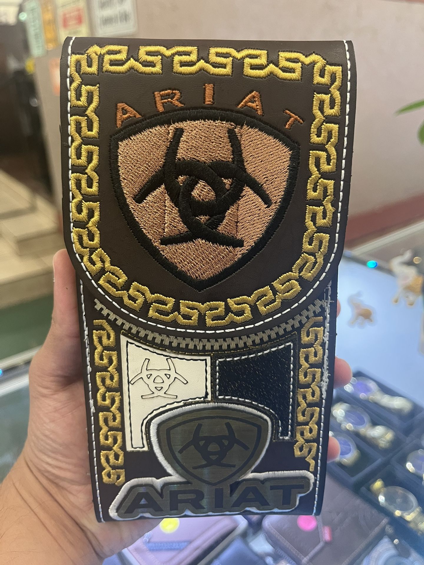 Ariat  Case 