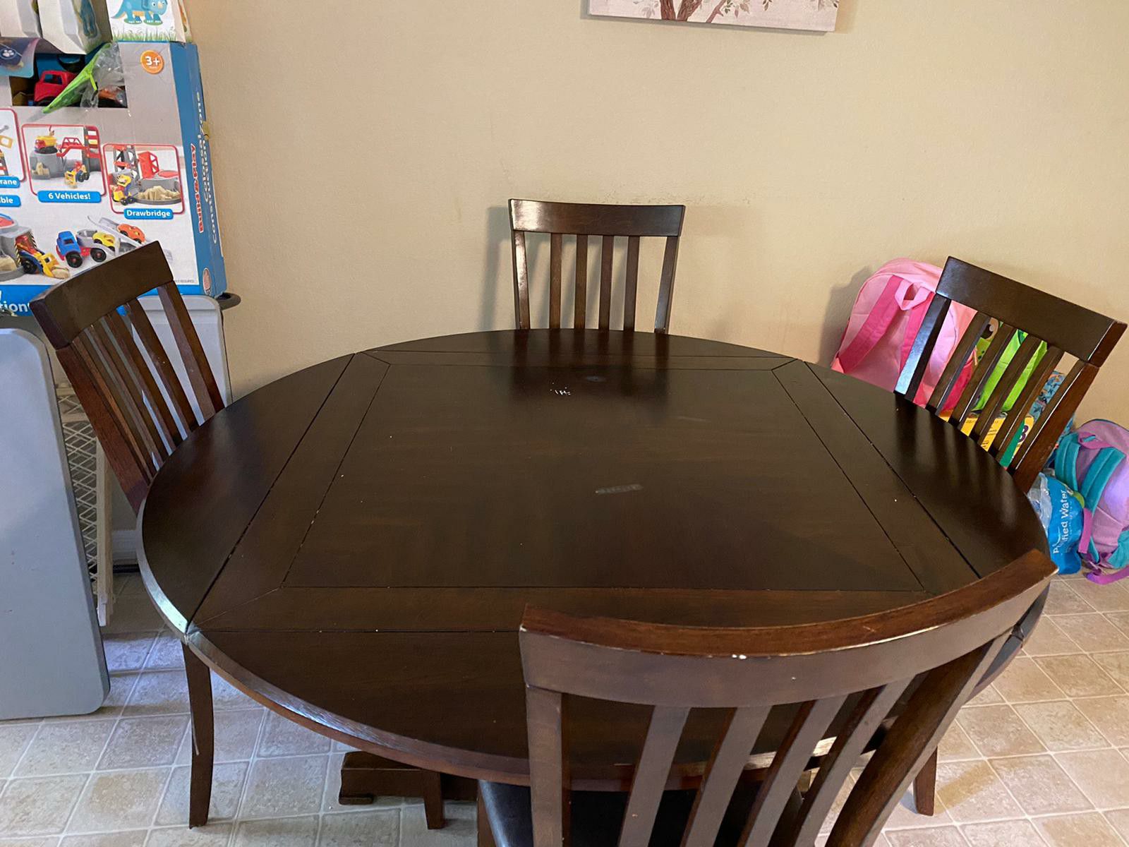 Free dinning table