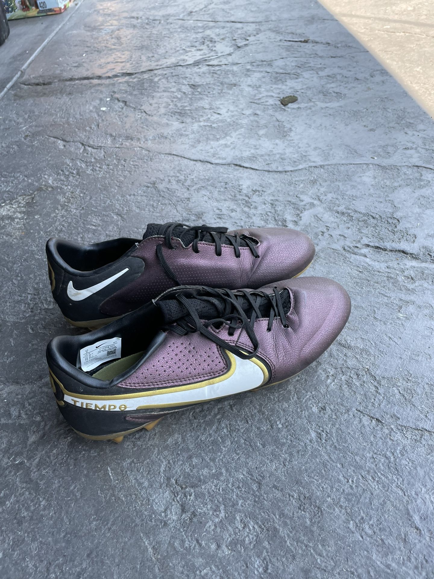 Nike Tiempo Legend 9 Soccer Cleats