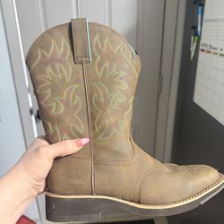 Women’s Ariat boots sz9