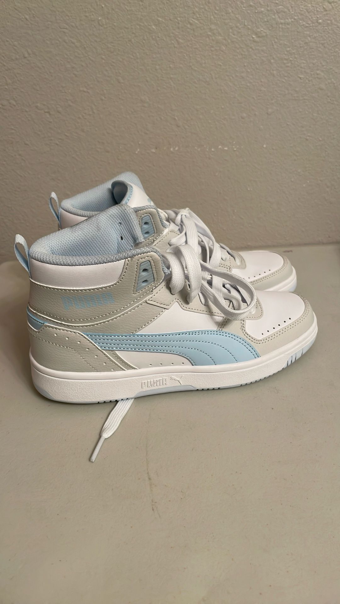 Puma High Top Women’s Size 7.5