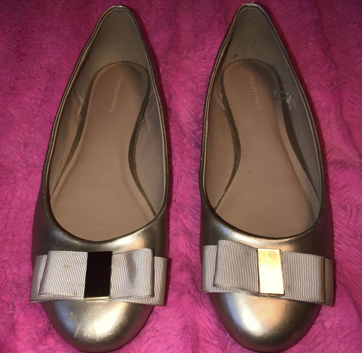 Banana Republic Size 8 Metallic Gold Flats
