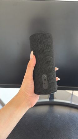 Amazon Basics Speaker