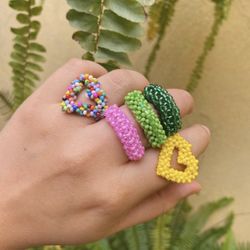 Anillos artesanales en chaquira / Handmade Beaded Rings 