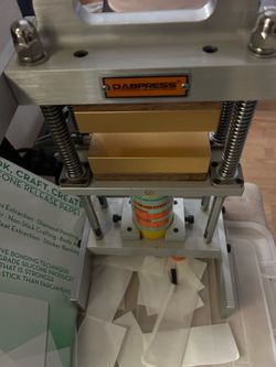 10ton dab press with pump, bags, paper, and screens