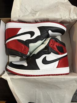DS Jordan 1 Satin Black Toe