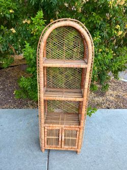 Small vintage arched wicker bookshelf ( can deliver for $10 )
