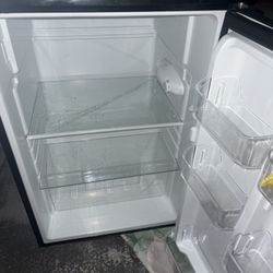 Mini Fridge with lock 