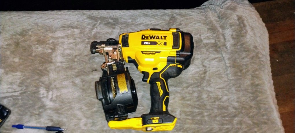 DeWalt 20v Max Brushless Roofing Nail Gun Tool Only