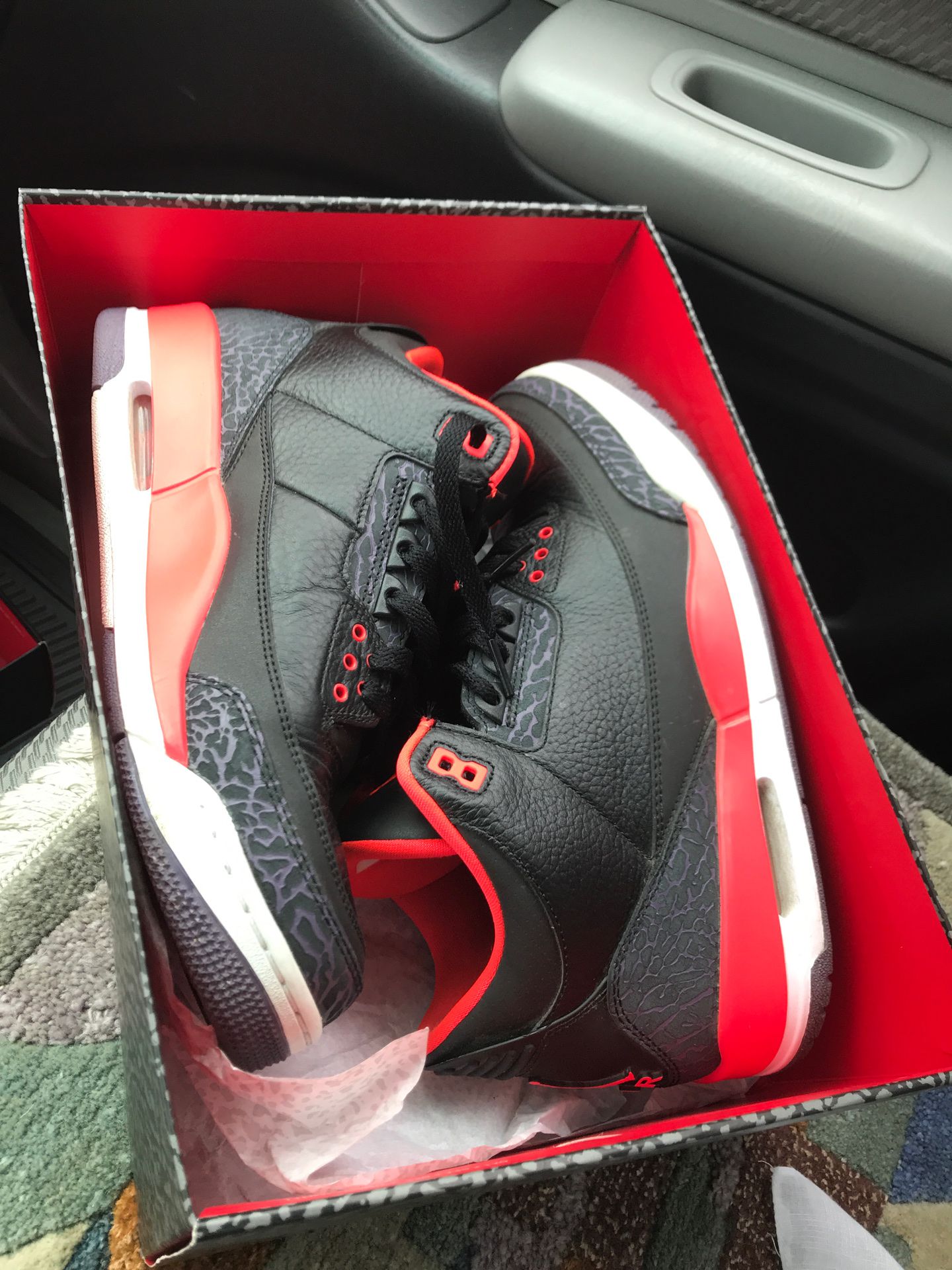 Jordan 3 crimson size 9 with box and extra shoelaces with bonus shoe free