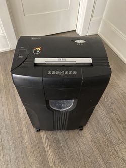 Staples SPL 1506x 15 Sheet Cross Cut Shredder