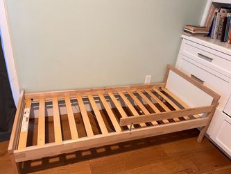 FREE- Sniglar ikea bed frame and mattress