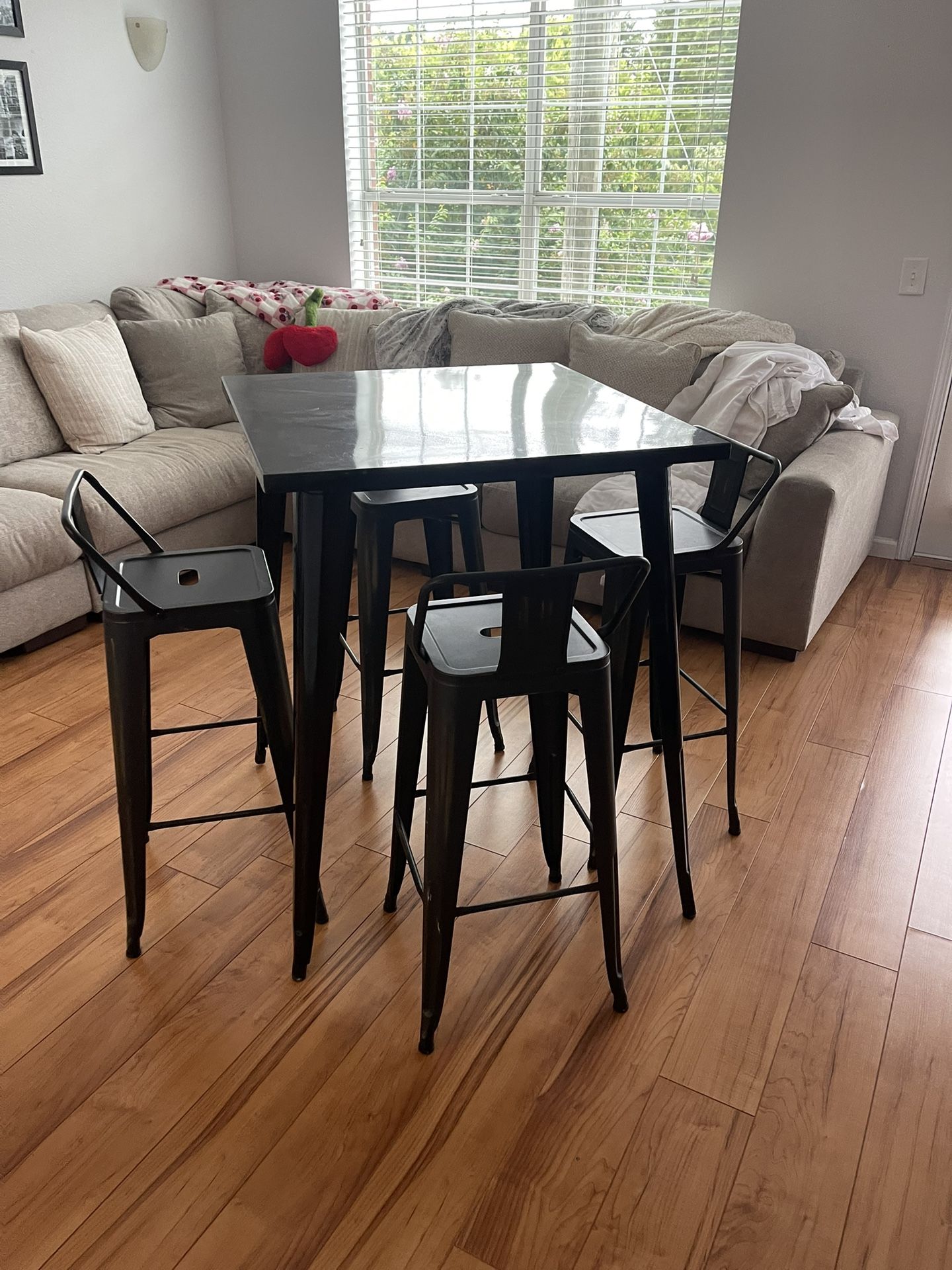 Bar Table With Bar Stools